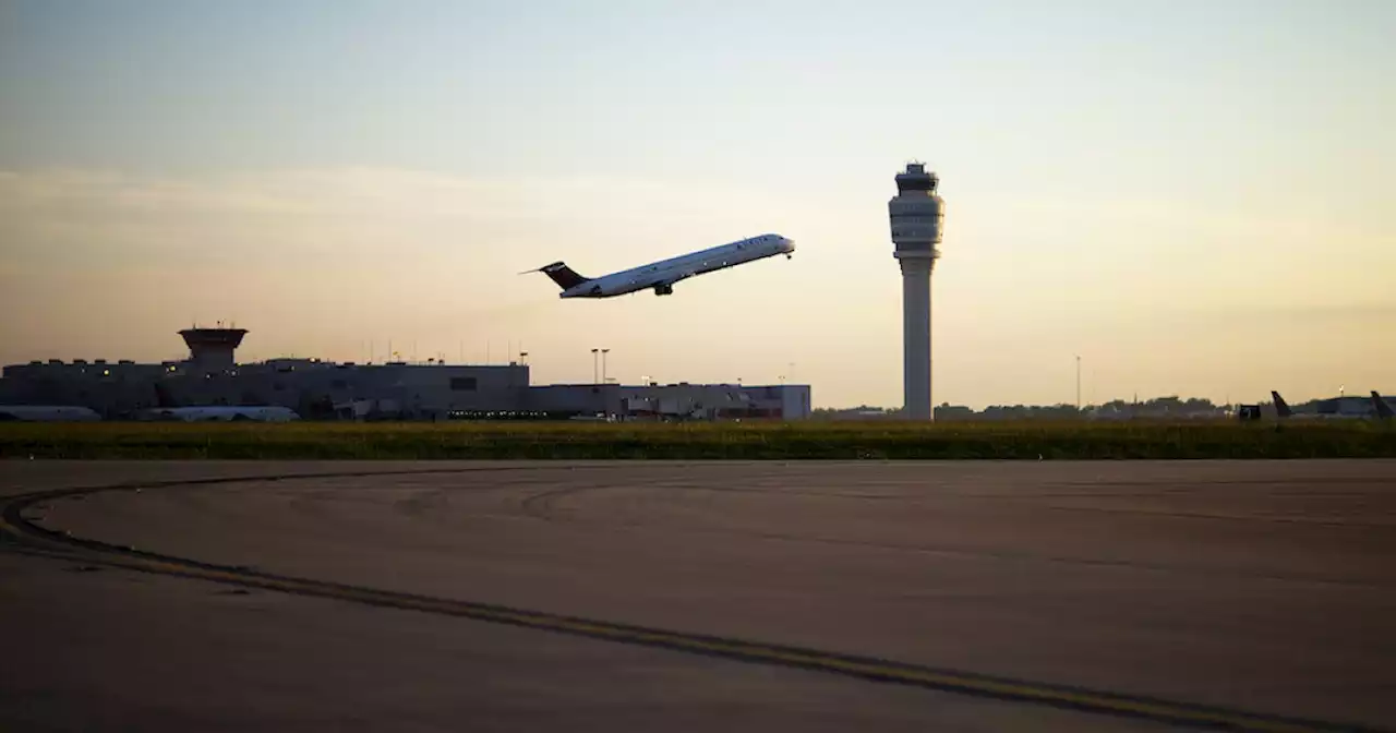 Authorities investigating after some US airport websites go offline