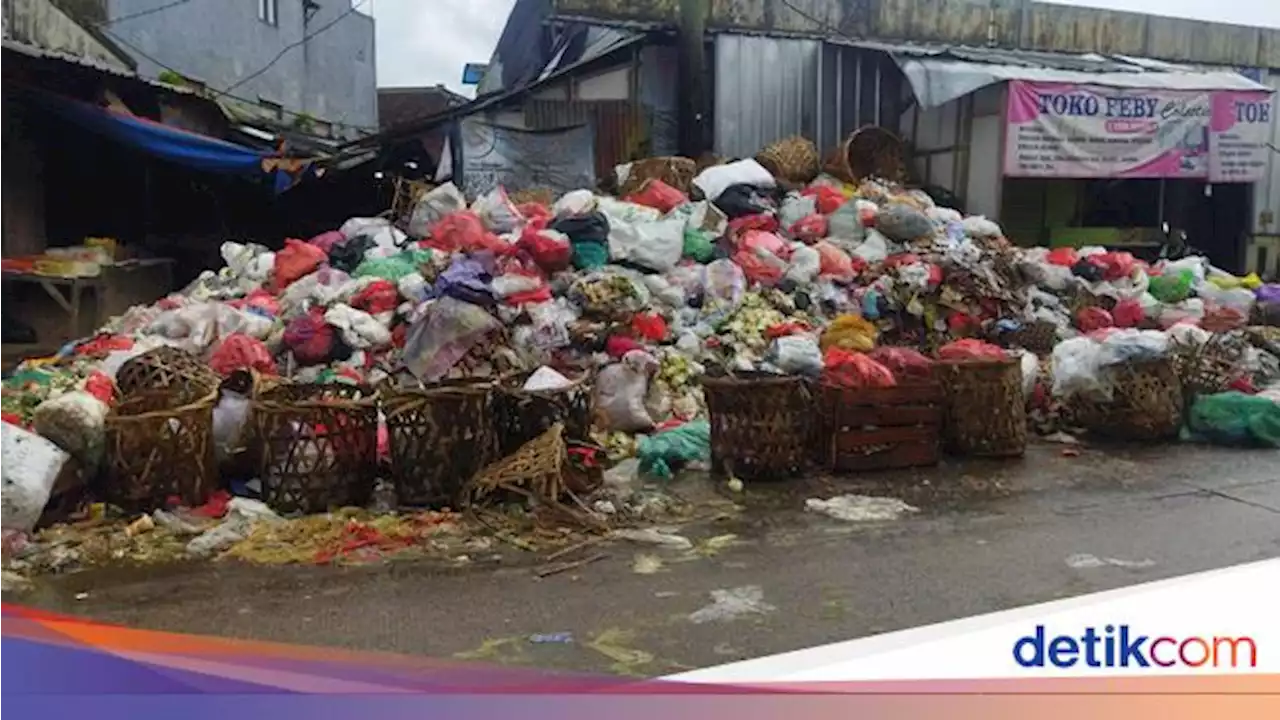 Sampah Menumpuk di Pasar Pandeglang, Pedagang Minta Bupati Turun Tangan