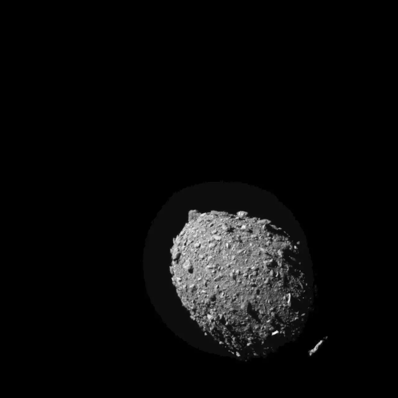 Weltraum - Nasa: Asteroid erfolgreich durch Kollision abgelenkt