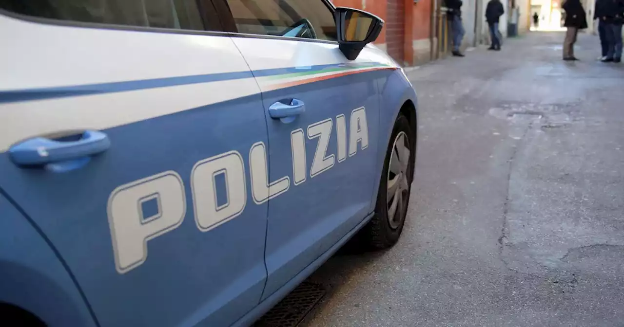 Professore picchiato a Bari, arrestato il padre della studentessa che aveva ricevuto una nota