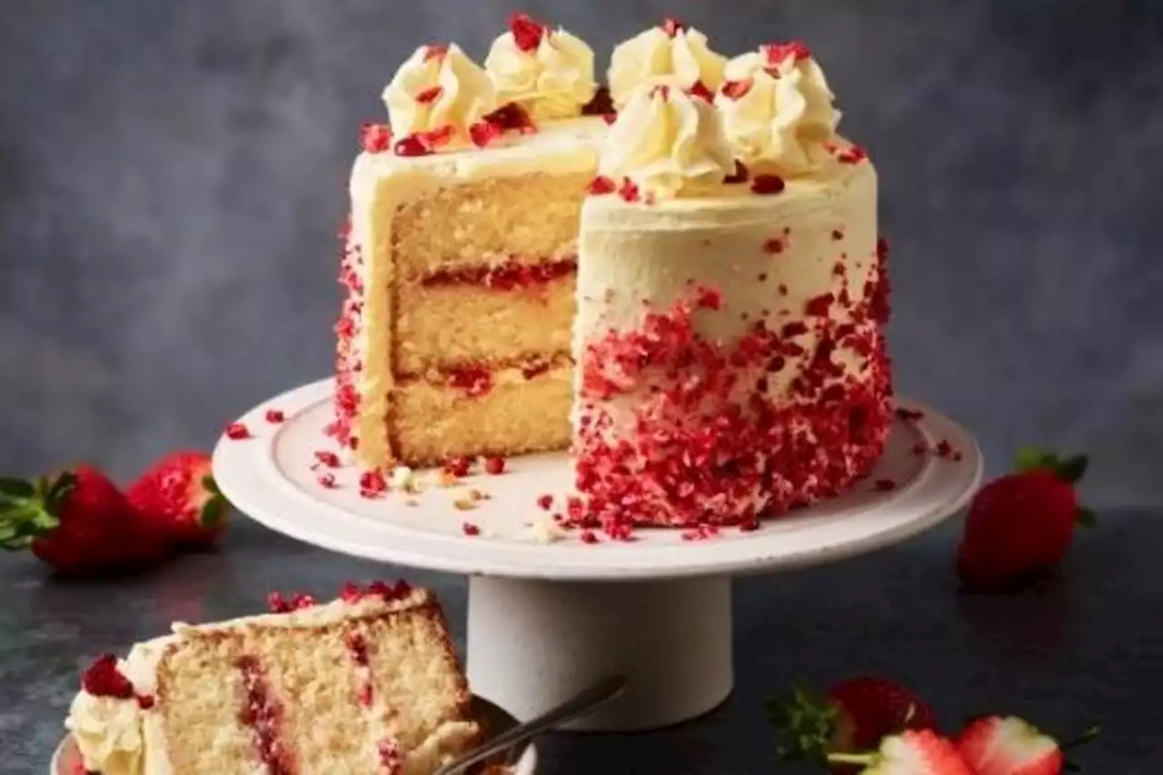 Get your bake on: limited edition strawberry shortbread cake kit by Baked In