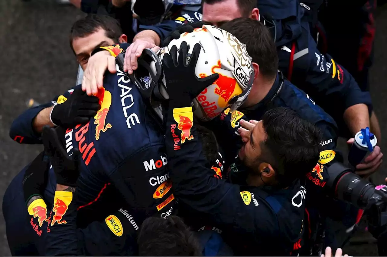 Red Bull se enteró por megáfono del título de Max Verstappen