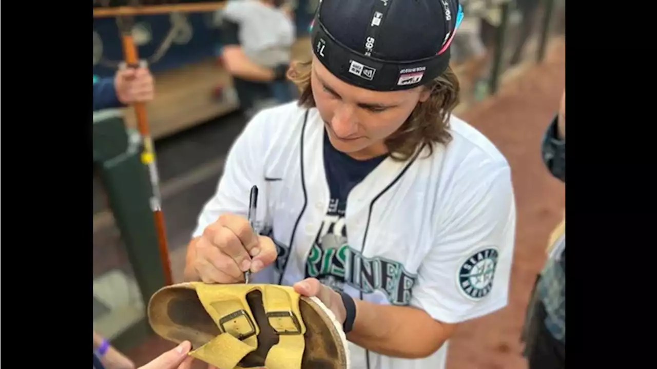 Rally shoe movement helps send Mariners to ALDS