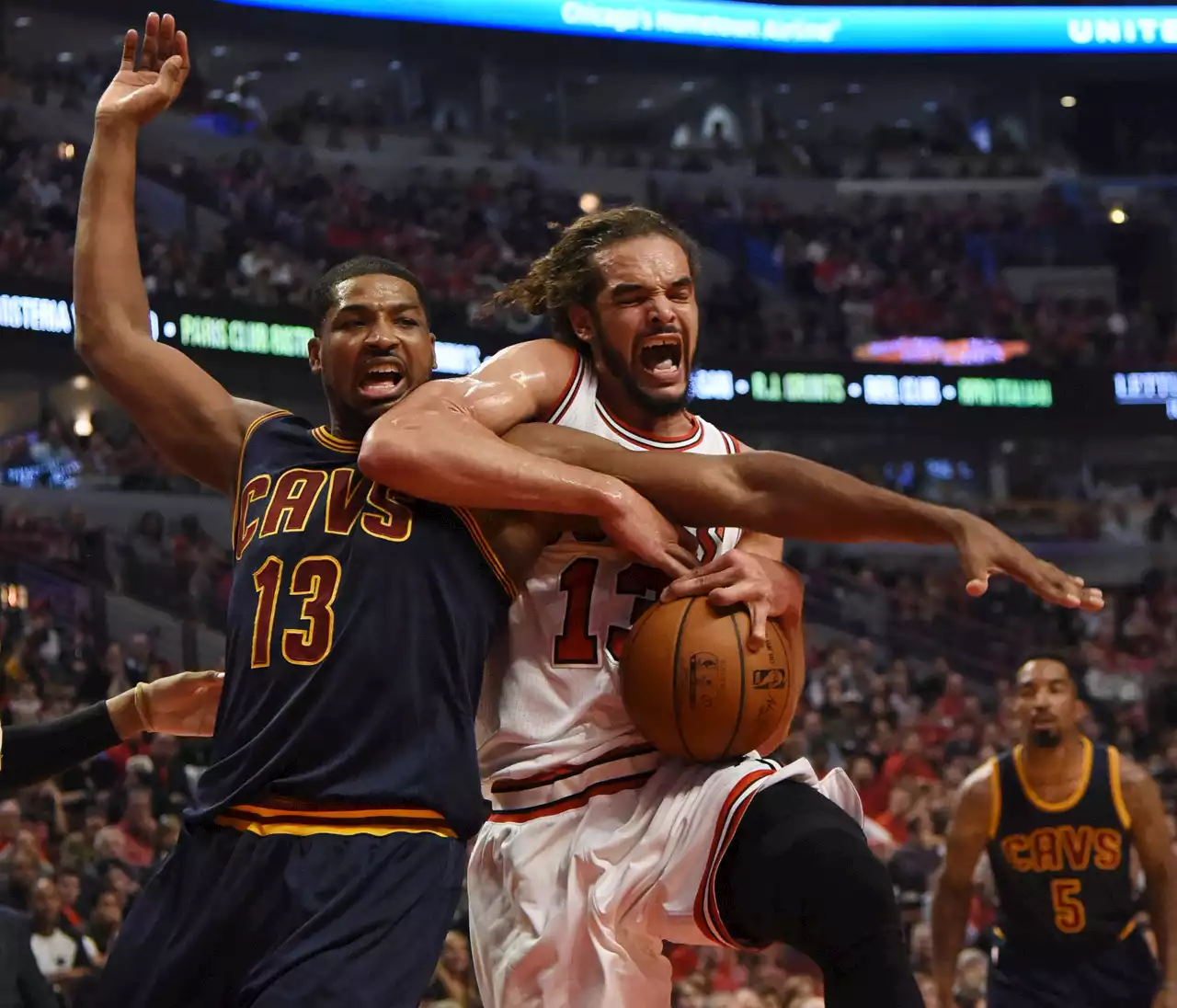 Bulls' Joakim Noah Defended Obama Menacingly in a Pick-Up Game