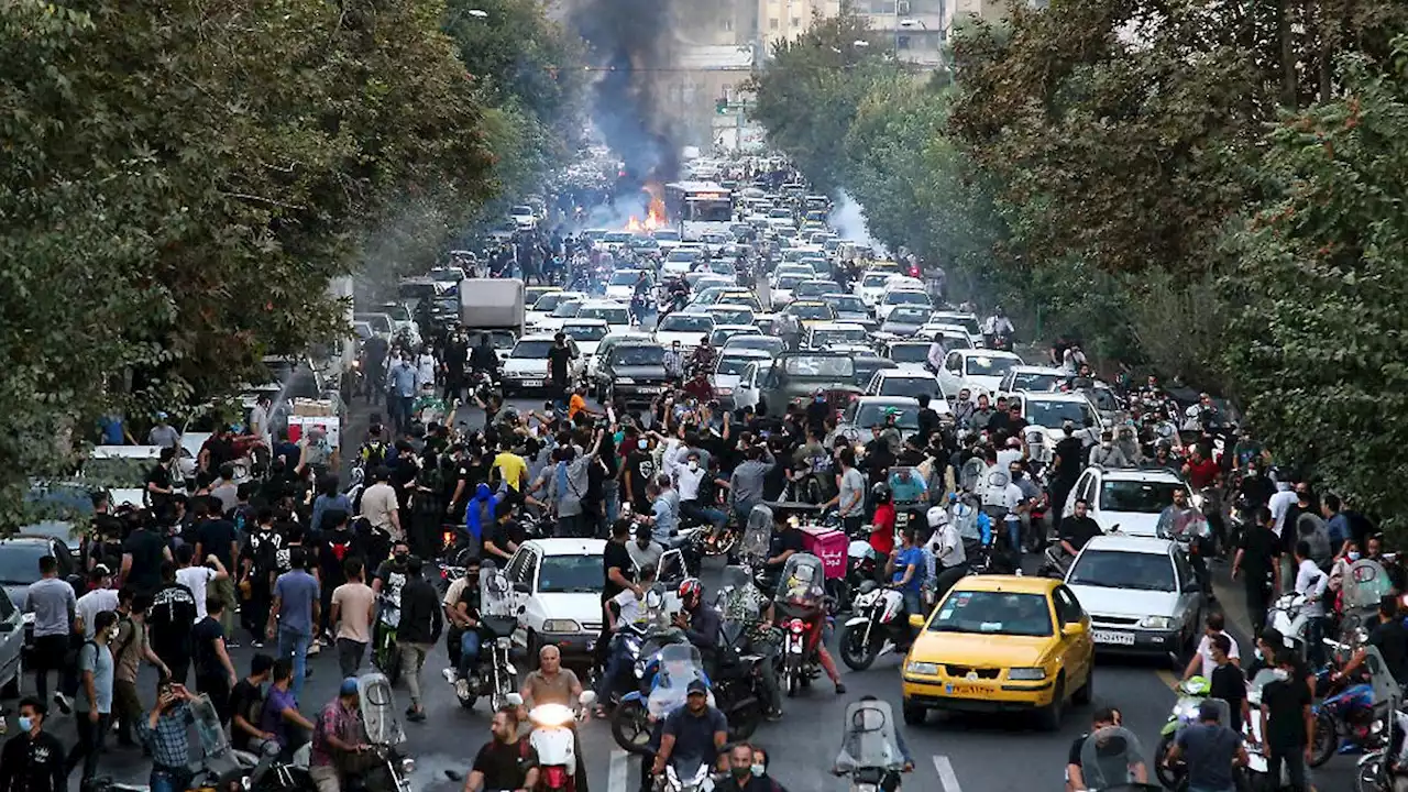 Iranische Öl-Arbeiter protestieren angeblich gegen Regime