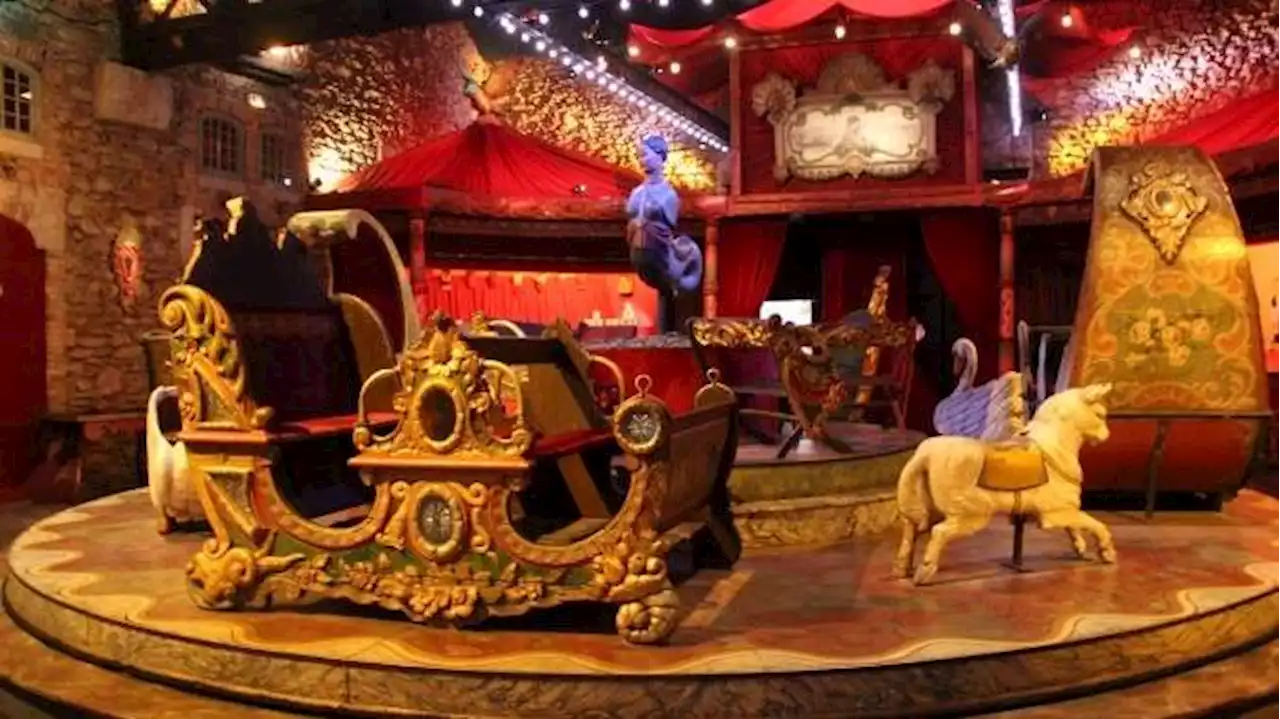 The Musée des Arts Forains Explores the History of Carnivals and Fairground Art