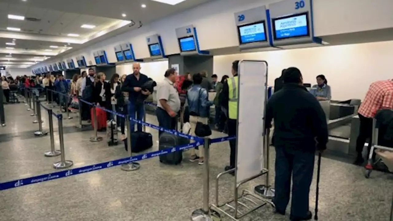 Los aeropuertos de Ezeiza y Aeroparque se vieron afectados por problemas en un radar