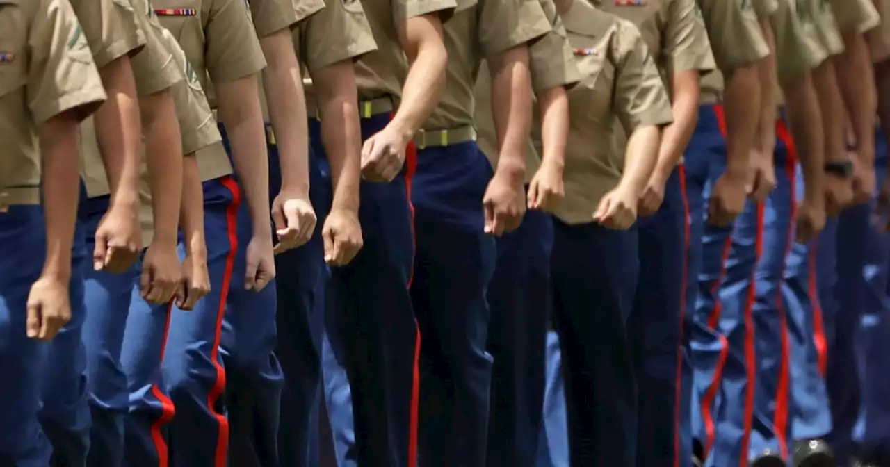 18-year-old Marine recruit dies after collapsing during training