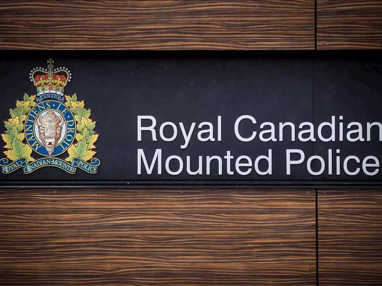 Police hunt for BMW after gunfight breaks out with RCMP in Alberta