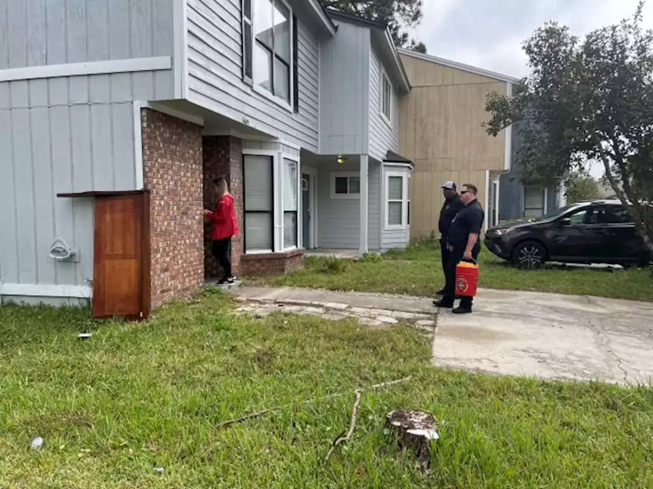 Firefighters and the American Red Cross give out, install smoke detectors in Jacksonville