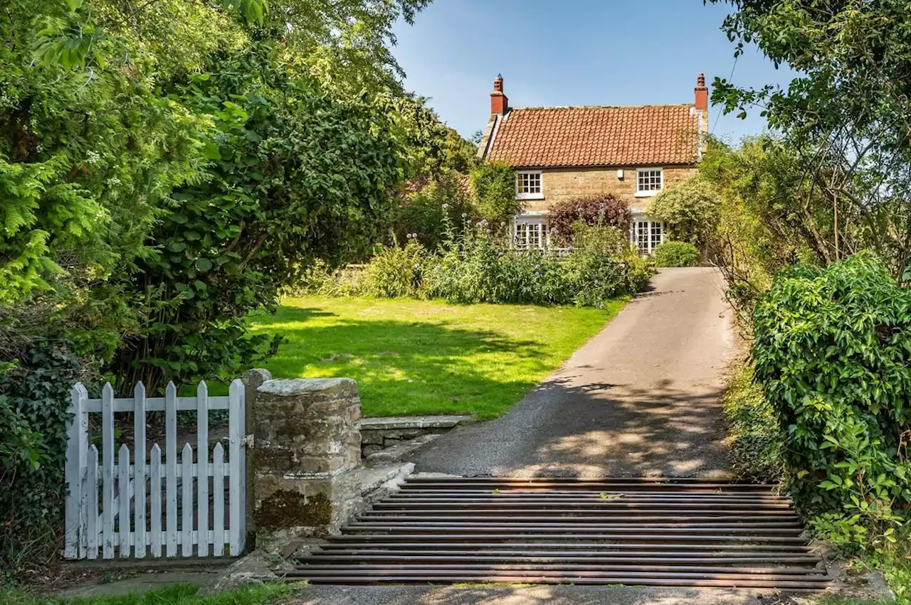 Gorgeous village house near Thirsk for sale with 2.3 acres and potential to update