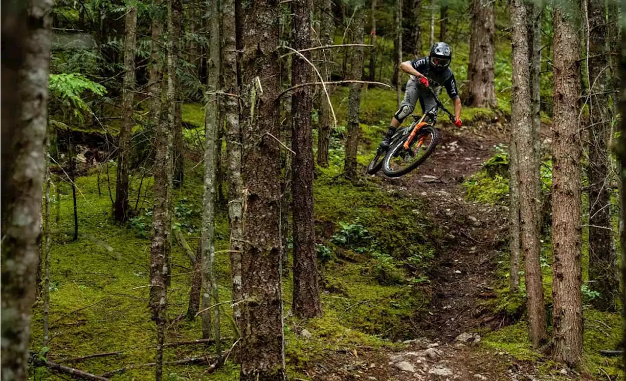 Evan Wall plays to win in ARCADE with Devinci Bikes