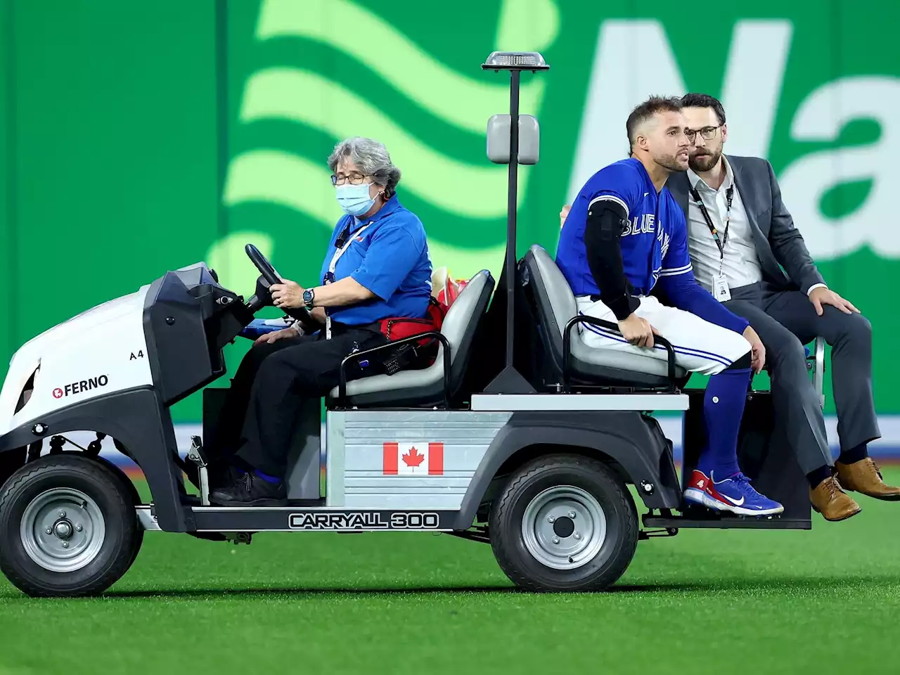 Blue Jays outfielder Springer suffered concussion and shoulder sprain in Game 2