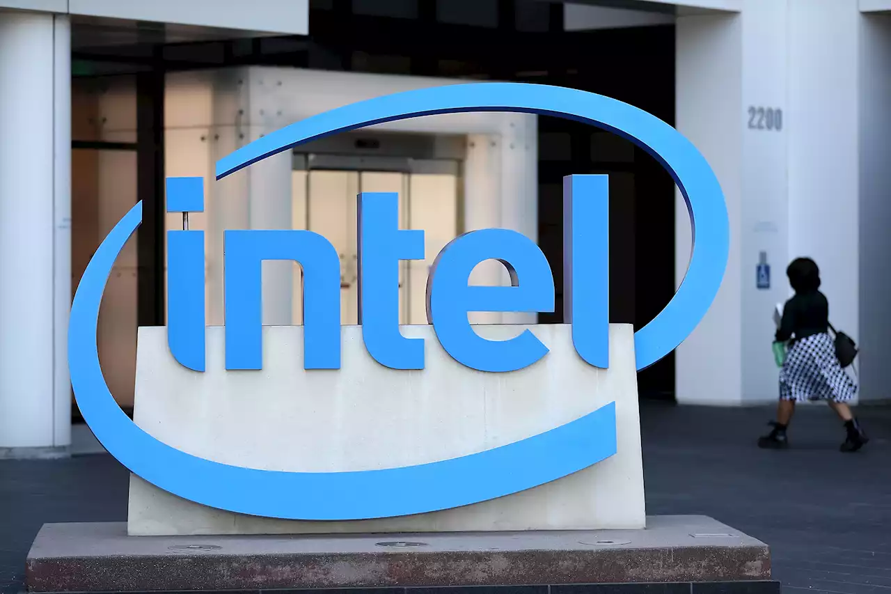 Intel will reportedly lay off thousands of employees as PC sales slow | Engadget