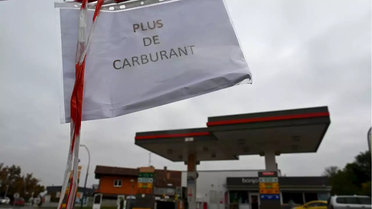 'Où j'habite, je n'ai pas de gare, pas de transport' : la galère des périurbains face à la pénurie de carburant