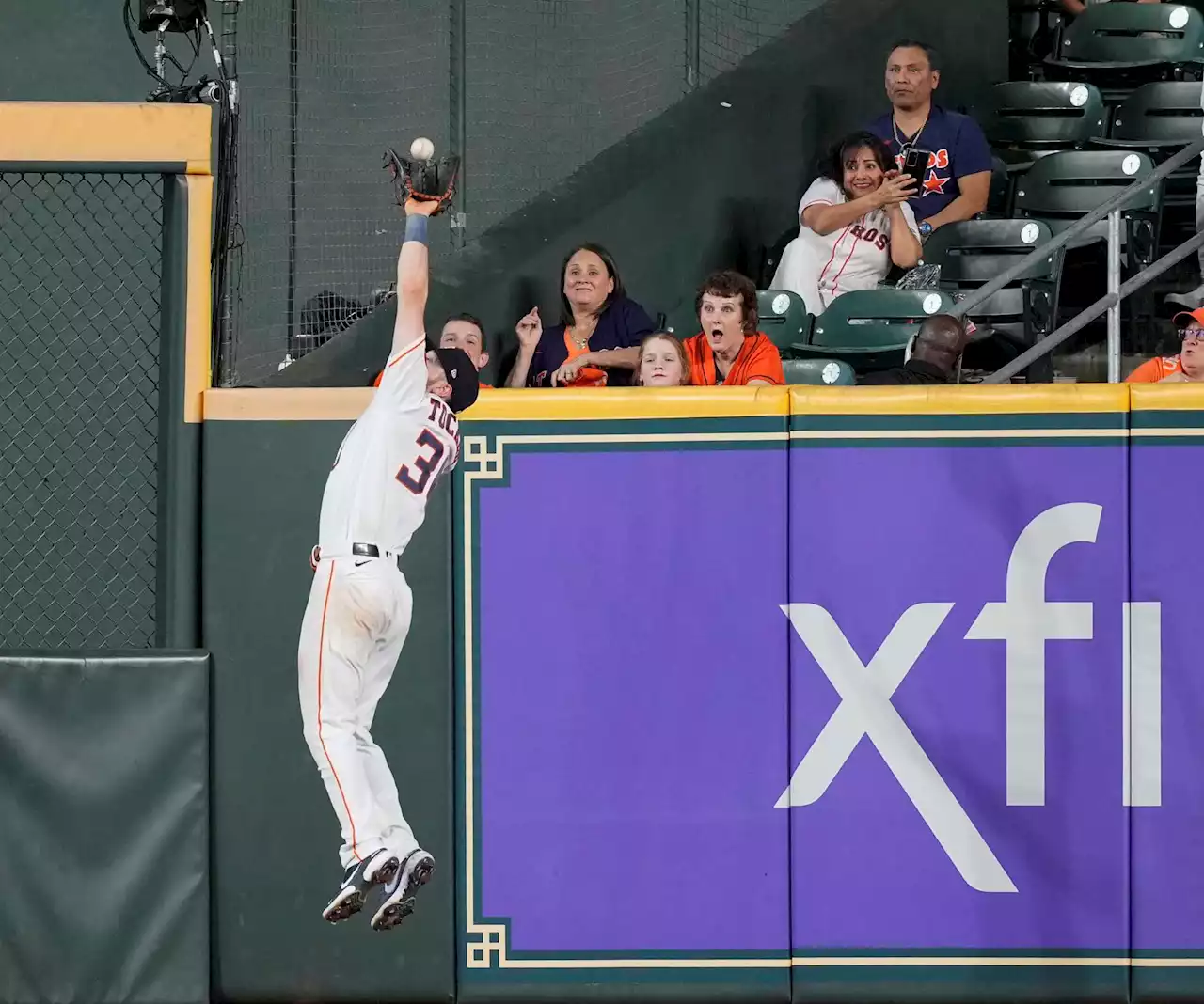 Five key moments from the Astros' ALDS Game 1 win over the Mariners