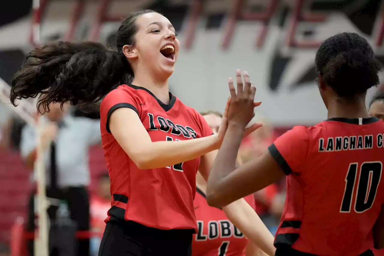 Langham Creek volleyball sweeps Cypress Woods, moves closer to playoff spot