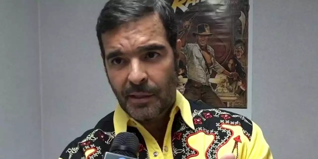 Pablo Montero contrata mariachi en restaurante, no le paga y obliga a comensales a cooperar (VIDEO)