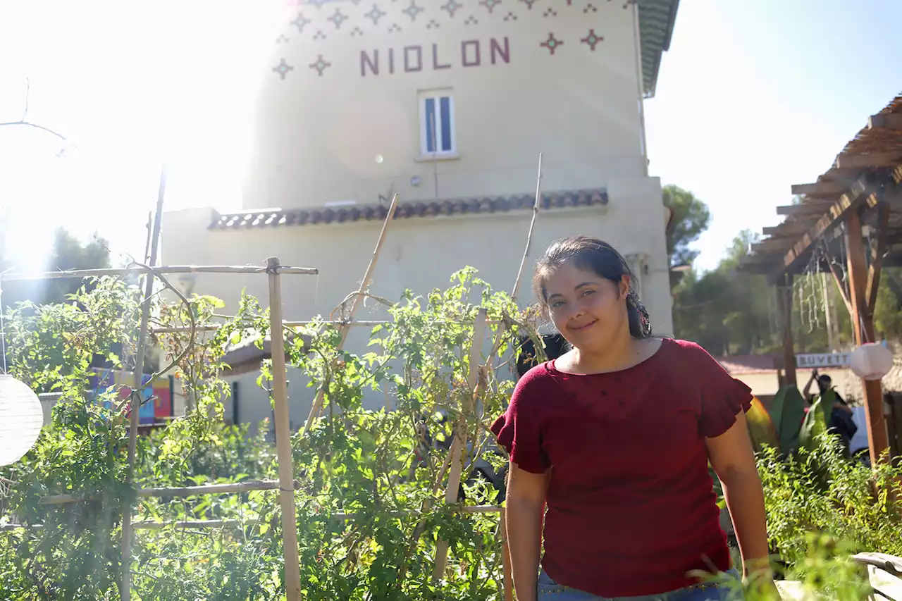 Vidéo | La gare de Niolon transformée en auberge tenue par des jeunes porteurs de handicaps mentaux