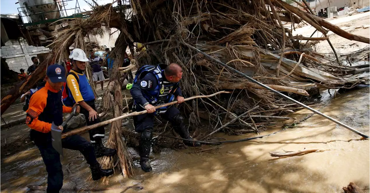 Hundreds search for signs of relatives following Venezuela floods