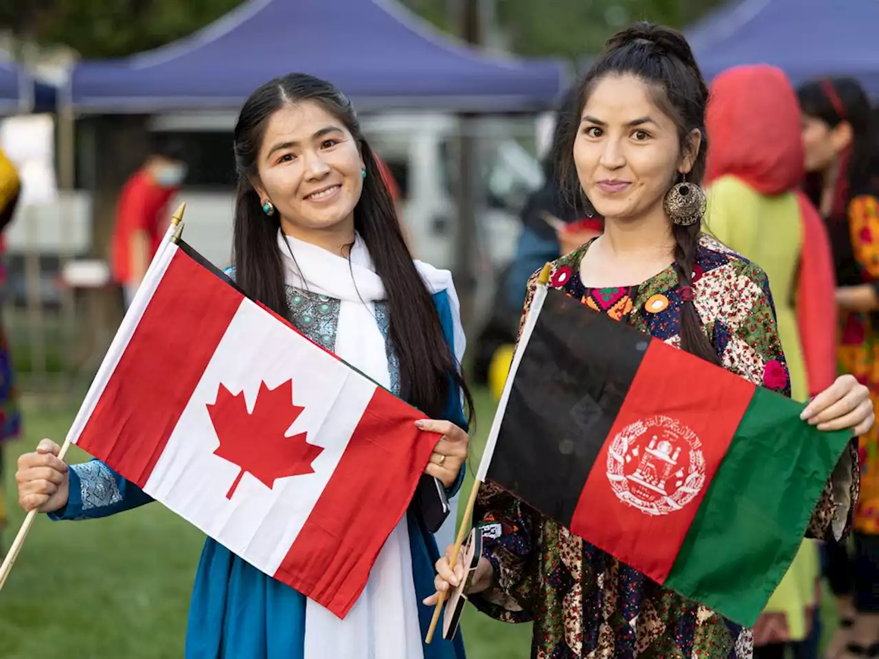 Their Saskatoon year: How sisters from Afghanistan started a new life as refugees