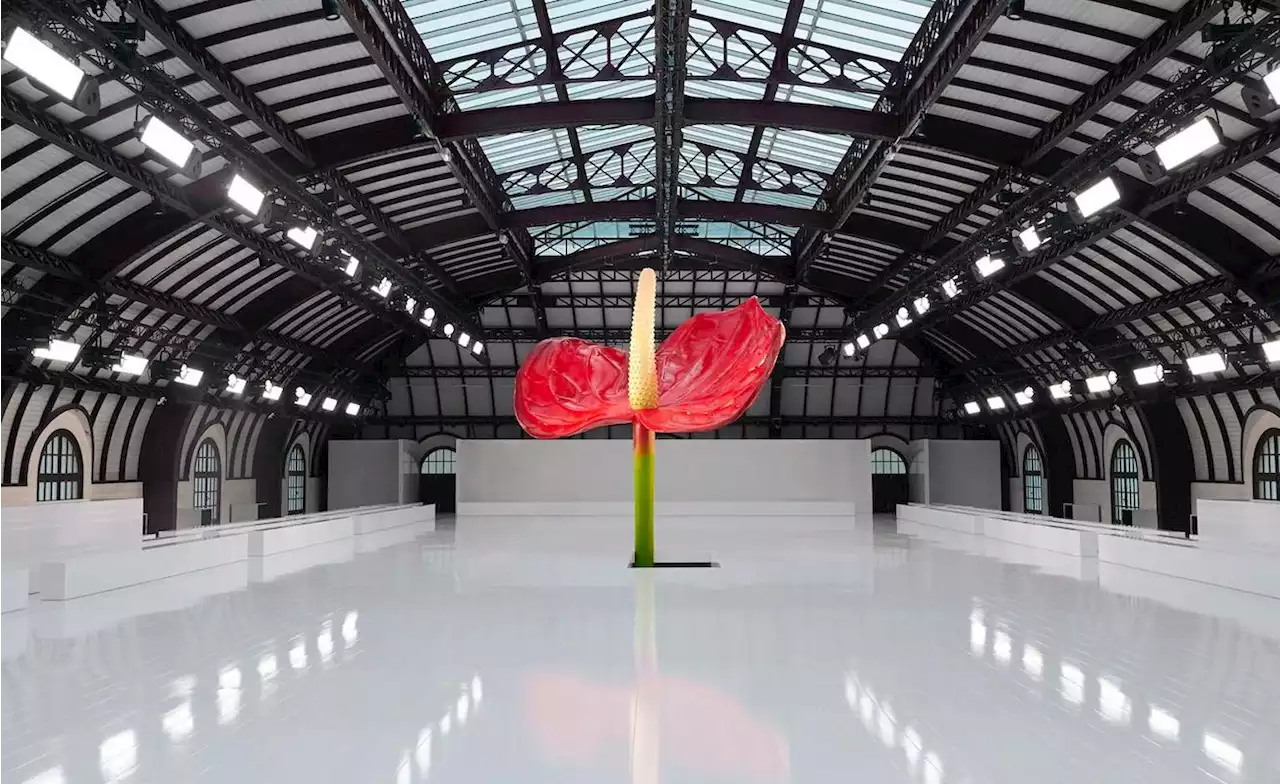 Mud pits to giant flowers, the best runway sets of S/S 2023