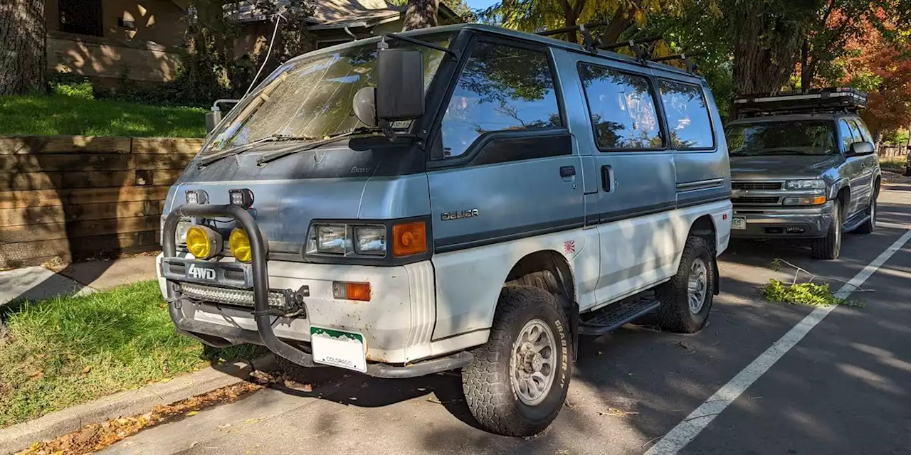 1989 Mitsubishi Delica Exceed 4WD Diesel Is Down on the Street