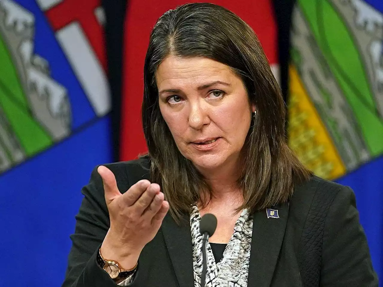 Facing backlash, Premier Danielle Smith doesn't apologize for comments on discrimination of unvaccinated people