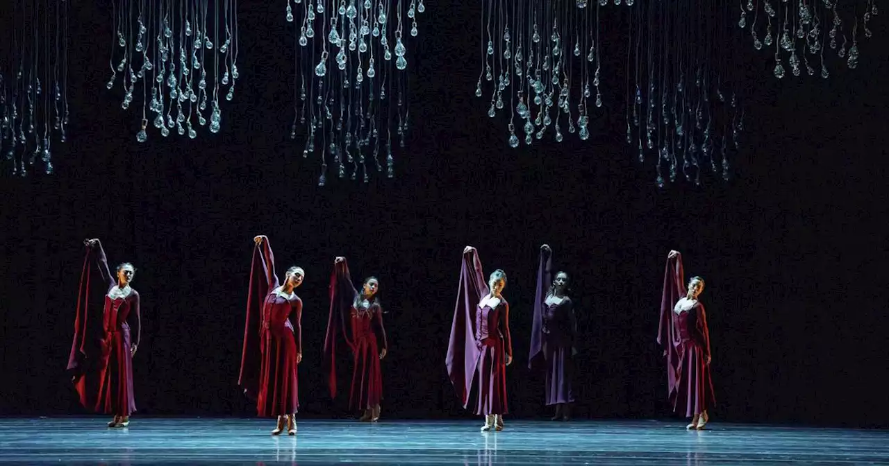 Review: Joffrey Ballet’s fall opener ‘Beyond Borders’ has bold moves and an Arpino tribute