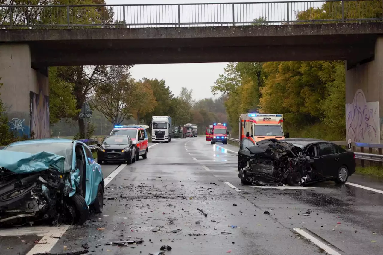 Drei Verletzte nach Verkehrsunfall auf L116 bei Gustorf - Rettungshubschrauber im Einsatz