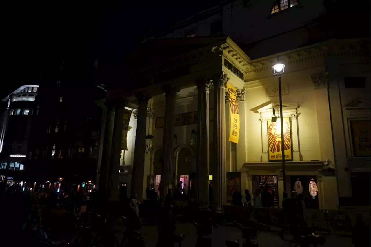 West End Theaters Dim Lights In Memory Of Angela Lansbury