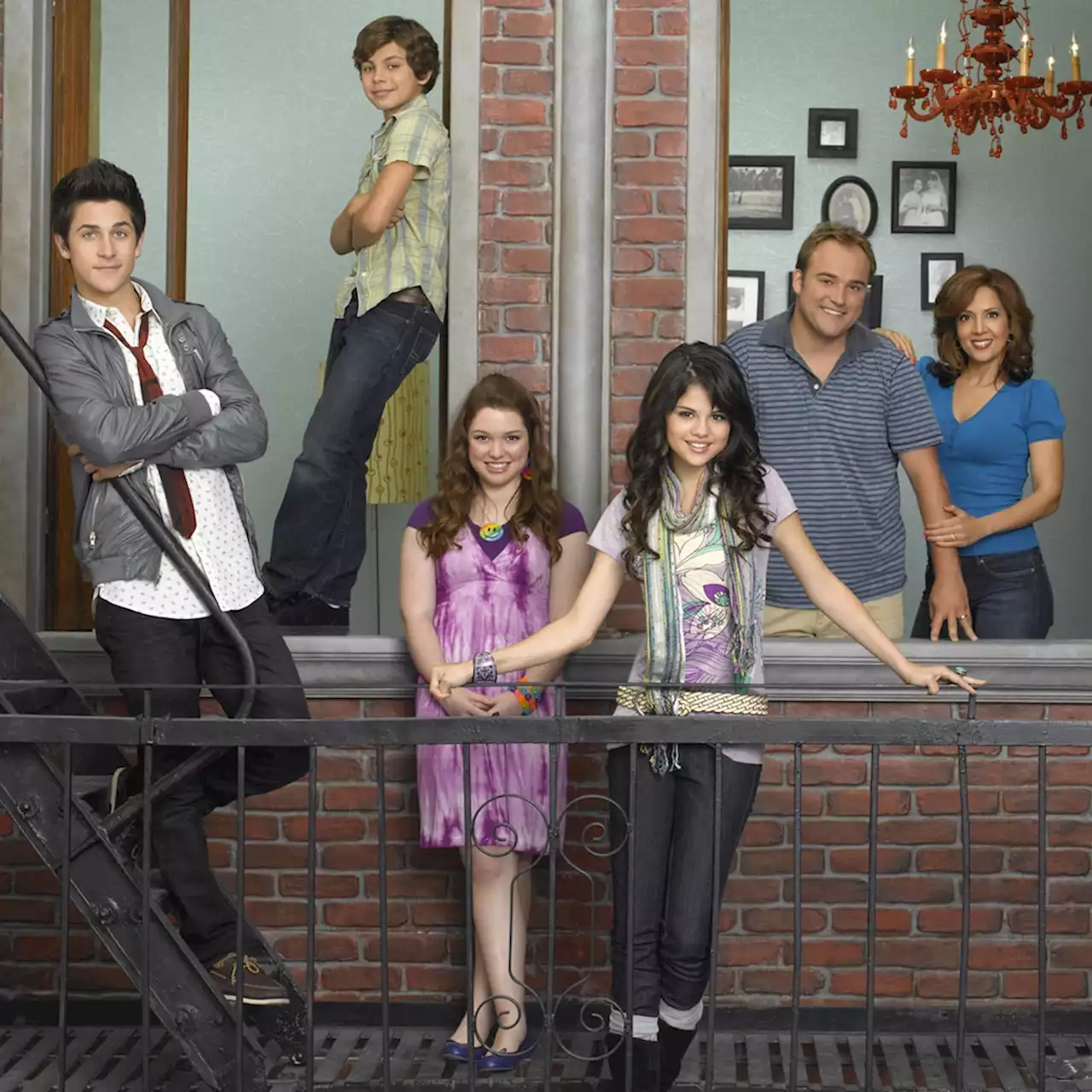 David Henrie Teases “Something Special” for Wizards of Waverly Place Fans for 15th Anniversary - E! Online