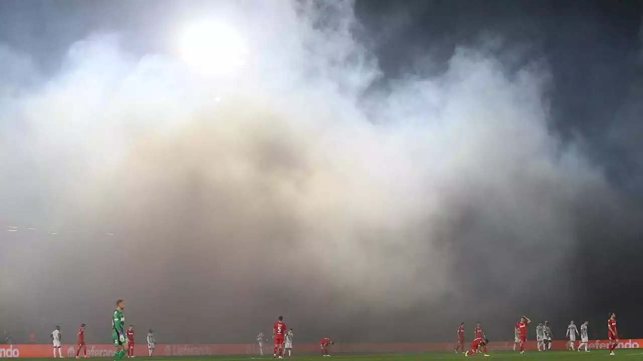 UEFA Conference League: 1. FC Köln verliert bei Partizan Belgrad - Pyro-Chaos führt zu Unterbrechung