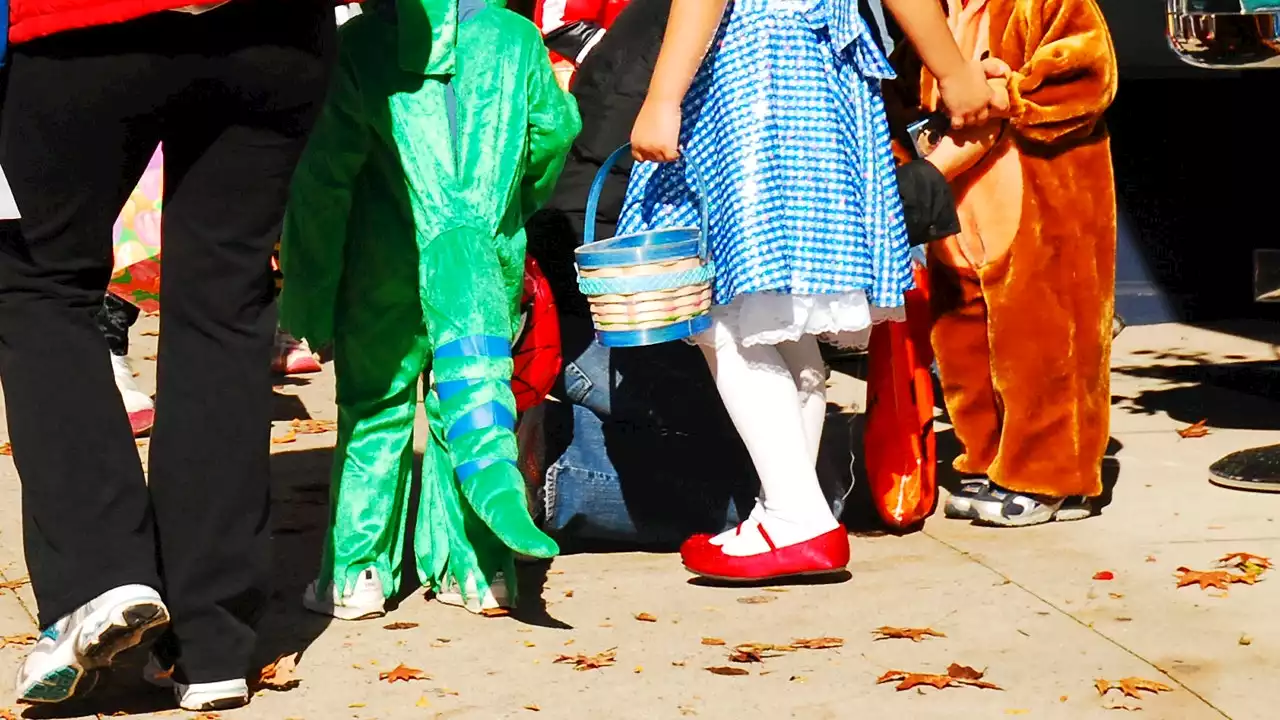 Pennsylvania parent rips school district for canceling Halloween parades over inclusivity concerns