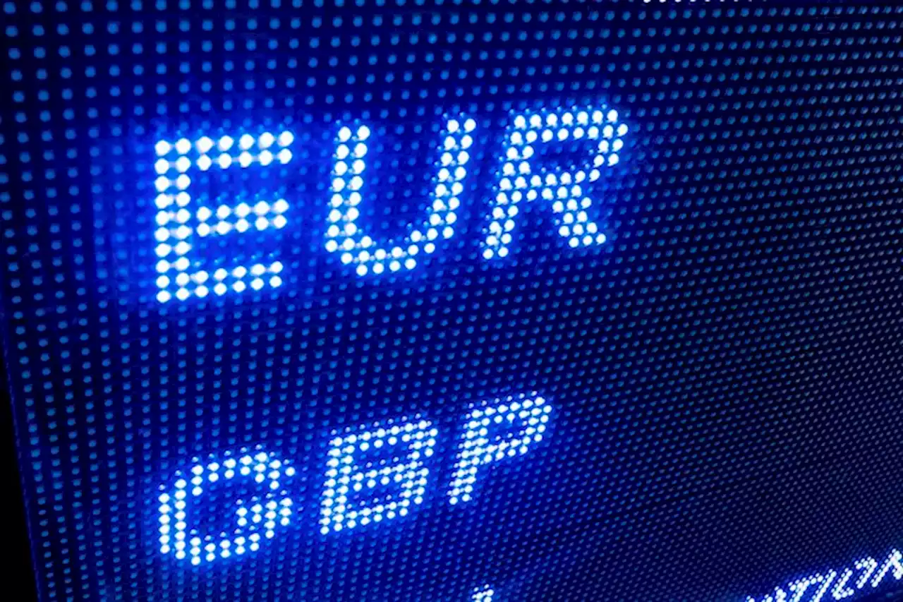 EUR/GBP Price Analysis: Drops below 0.8800 on fragile sentiment