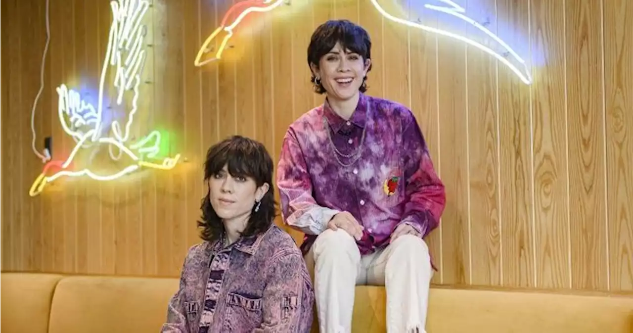 Calgary temporarily renames bus route to honour pop stars Tegan and Sara - Calgary | Globalnews.ca