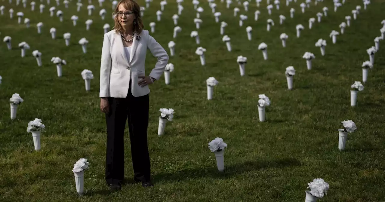 Former Rep. Gabby Giffords to serve as 2023 Rose Parade grand marshal