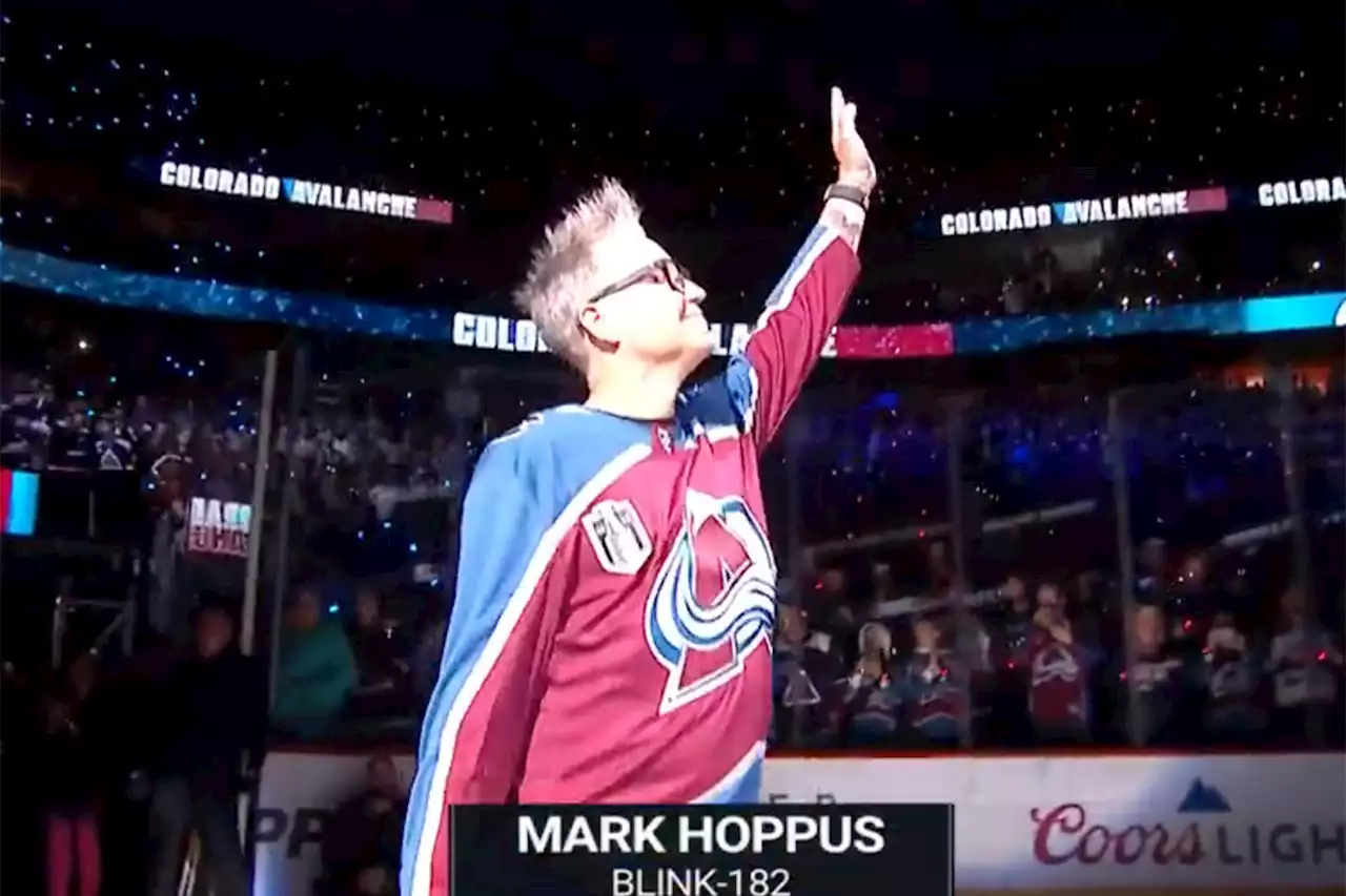 Blink 182’s Mark Hoppus leads Avalanche fans in ‘All the Small Things’ sing-a-long