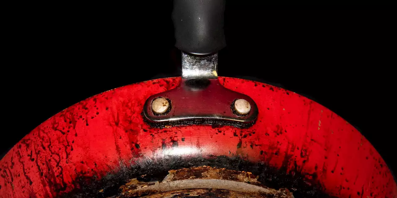 How to Clean a Burnt Pan When All You Want to Do Is Throw It Out