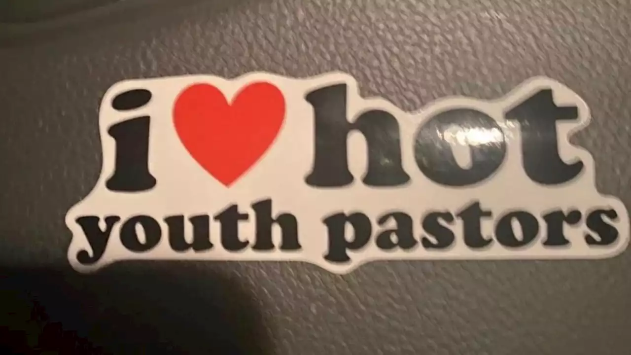 Did a Youth Pastor Make an 'I Heart Hot Youth Pastors' Sticker?