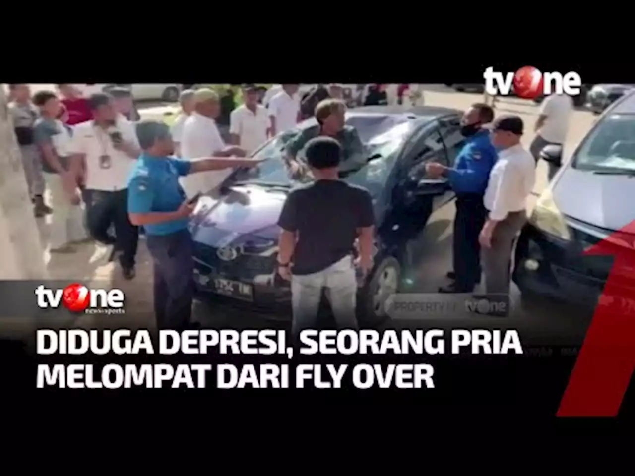 Seorang Pemuda Selamat Usai Lompat dari Flyover dan Mendarat Tepat di Sebuah Mobil - tvOne