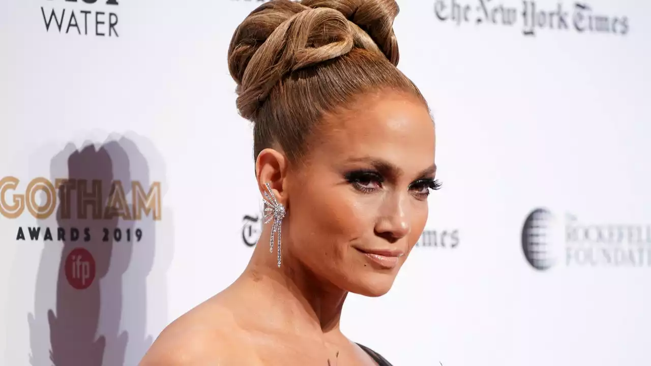 Jennifer Lopez Paired Old-School Waves With an Even More Old-School Suitdress