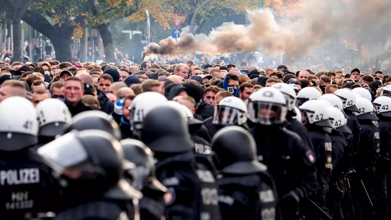 Vor Hamburg-Derby – Mehrere St.-Pauli-Fans in Gewahrsam genommen