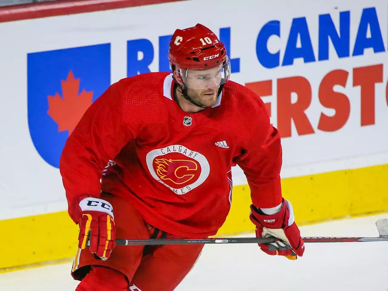 Huberdeau's opening night with Flames a family affair