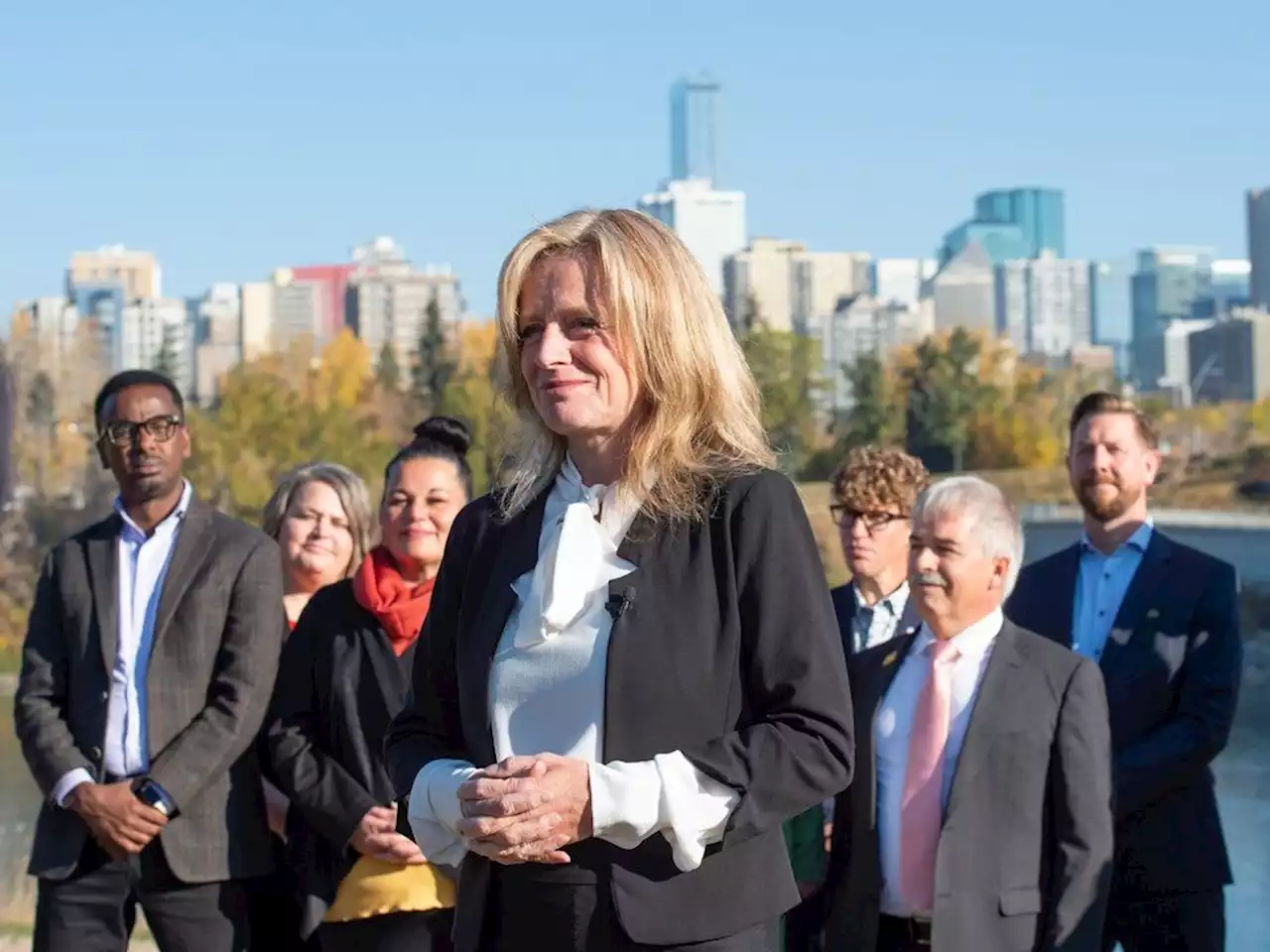Smith should apologize and retract unvaccinated comment: Notley