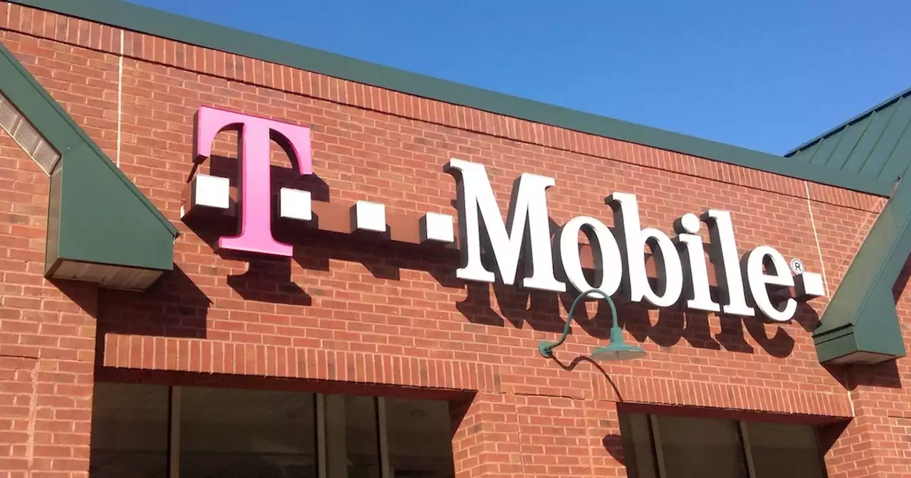 Inspired by Starbucks and Amazon Worker Wins, 300 T-Mobile Customer Service Staff Unionize