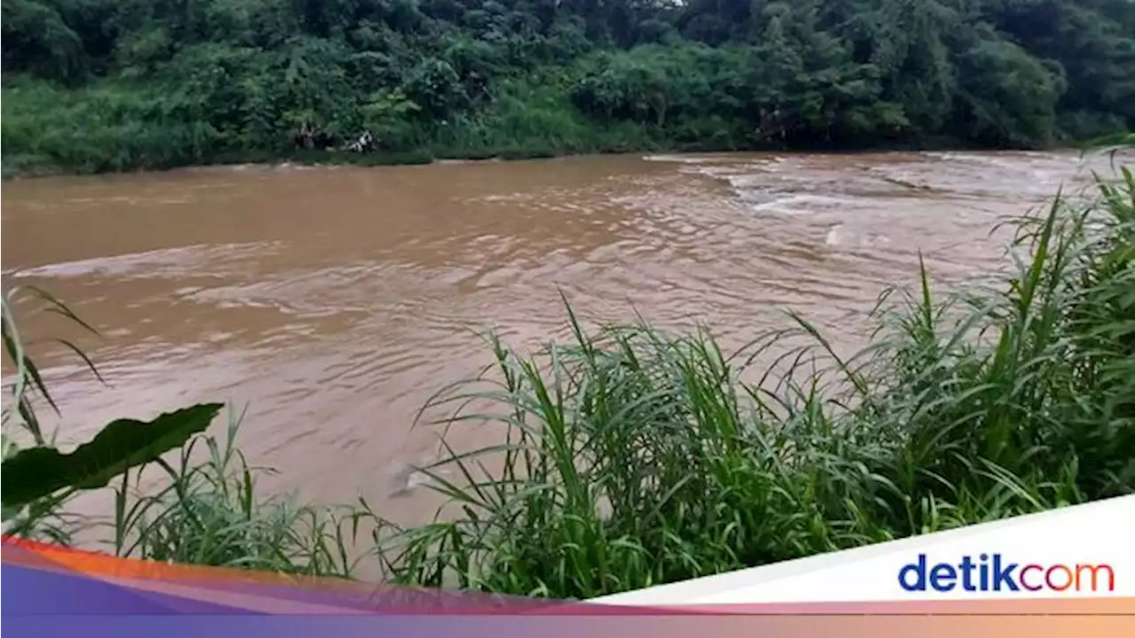 Cari Korban Hanyut, Tim SAR Susuri Sungai Kawasan Cileungsi