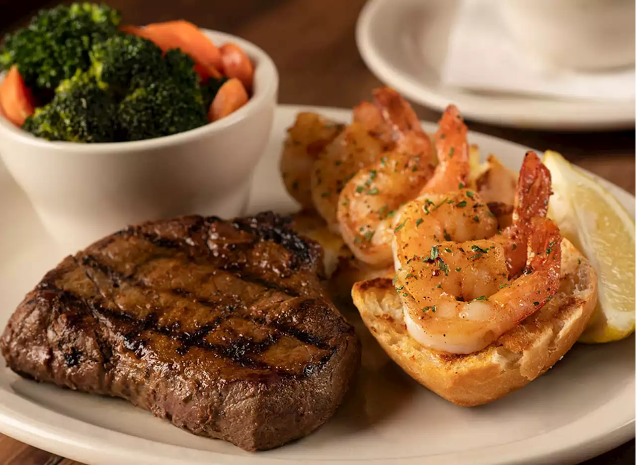 5 Tips for Cooking a “Legendary” Steak Straight From Texas Roadhouse