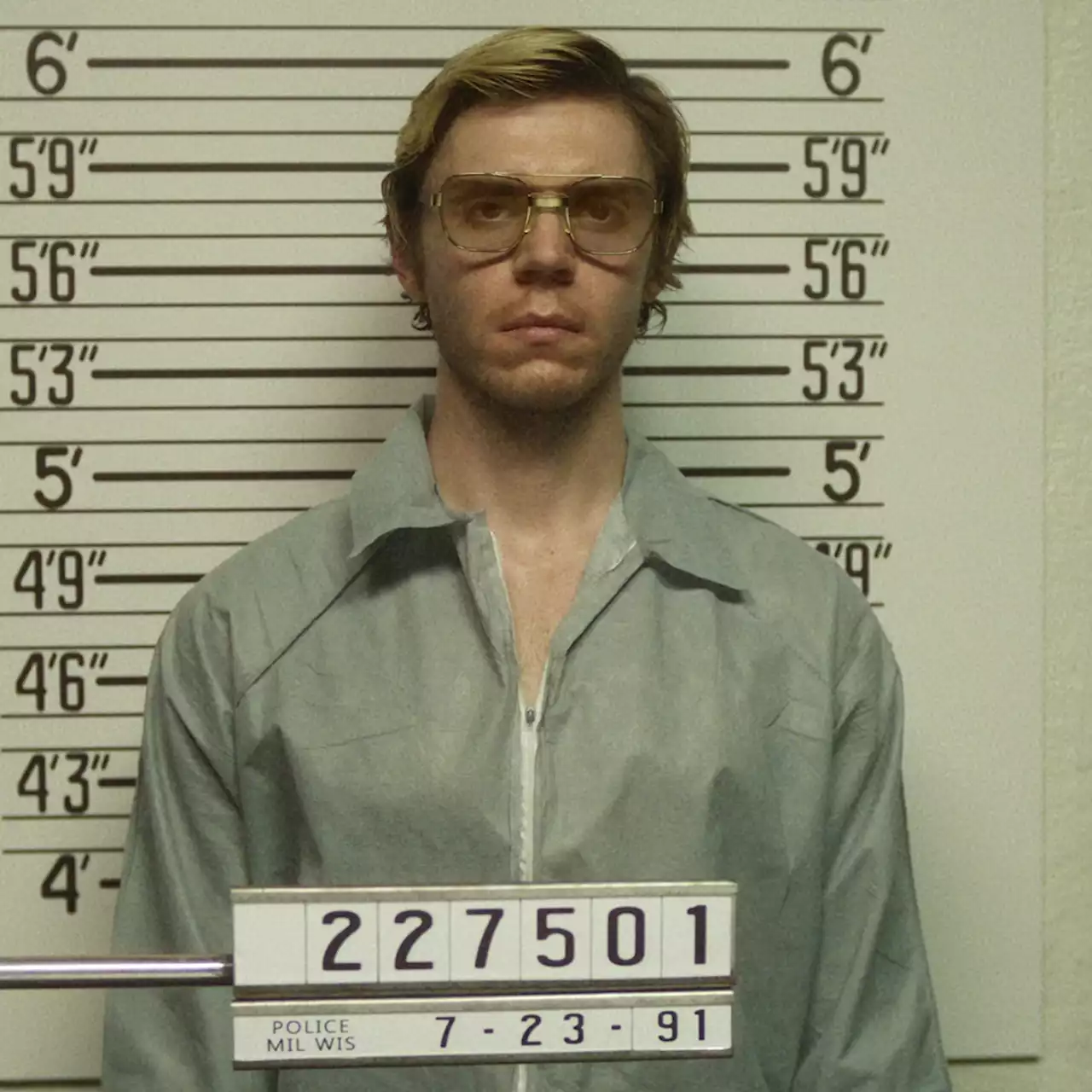 Netflix’s Jeffrey Dahmer Series Gets Slammed By the Family of Another One of His Victims - E! Online