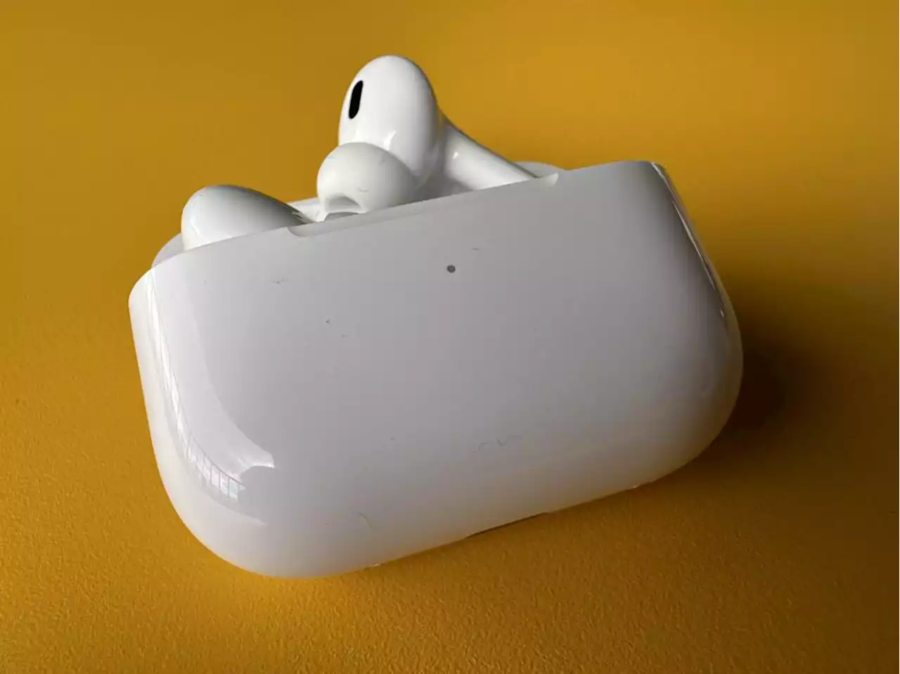 Apple AirPods Pro 2 Suddenly Developing Serious Issues, Users Claim